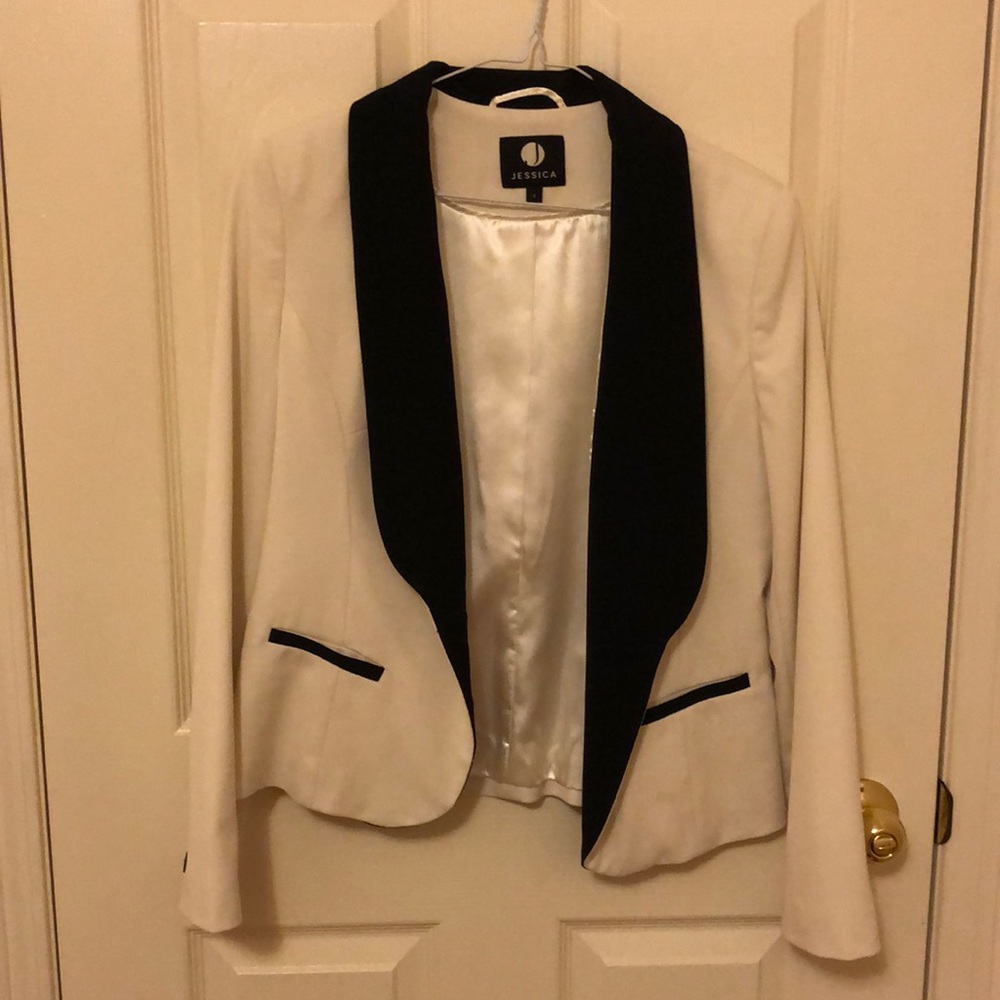 White suit - Picture 1 of 5